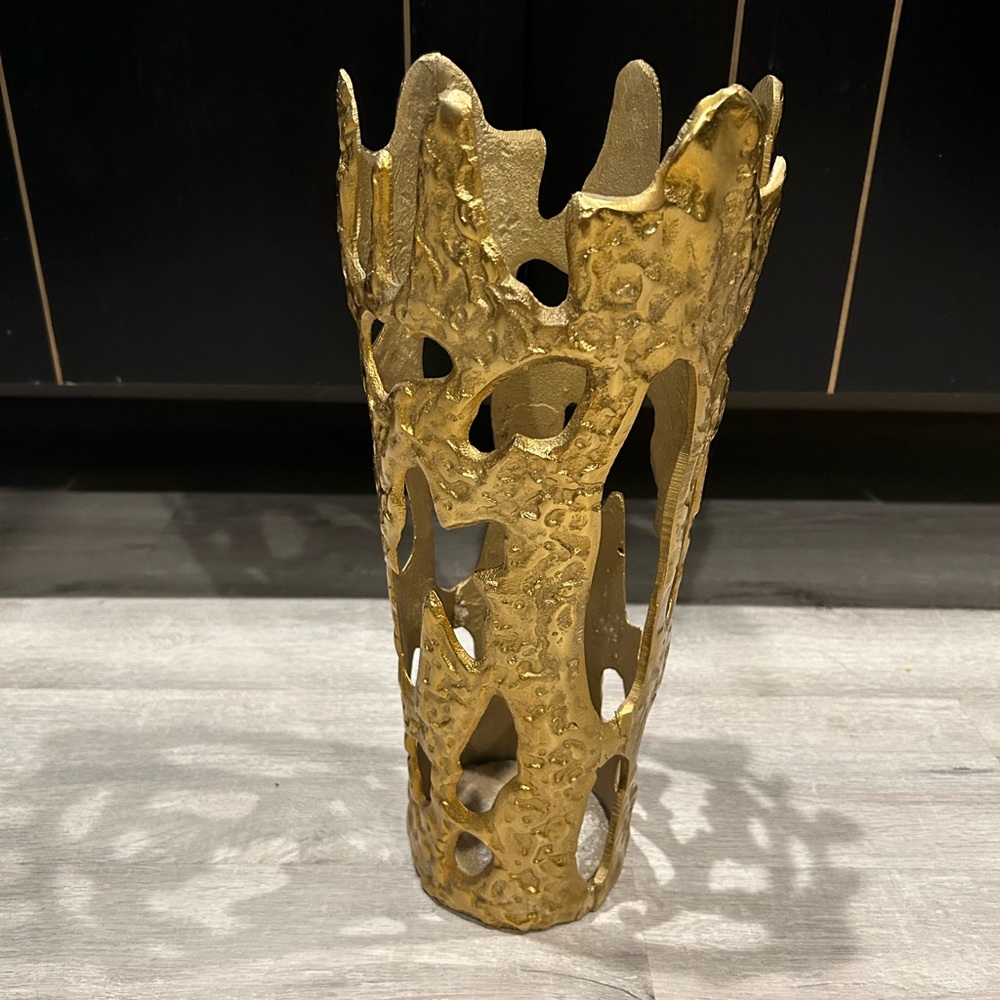 Ornate vase to house your flowerscape